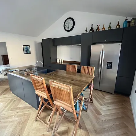 Cafe Du Port Lägenhet